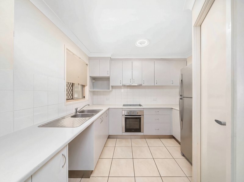 Photo - 2/5-7 Keenan Street, Margate QLD 4019 - Image 4