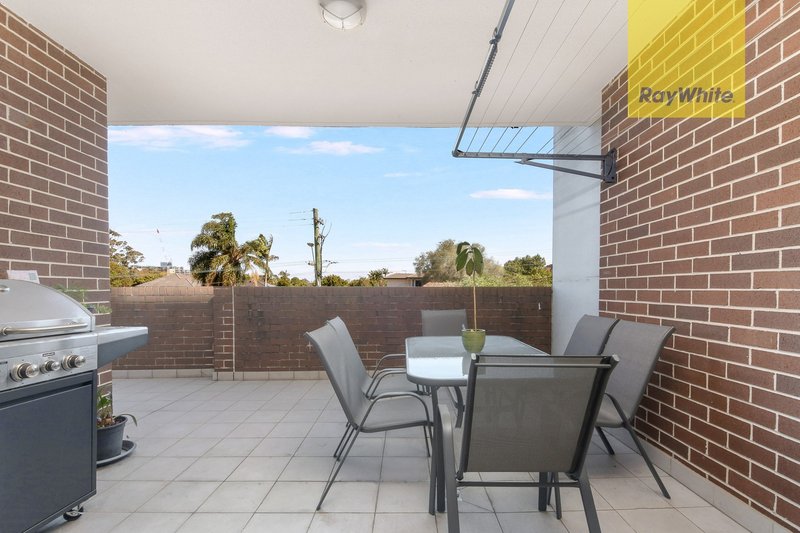 Photo - 2/5-7 Kleins Road, Northmead NSW 2152 - Image 5