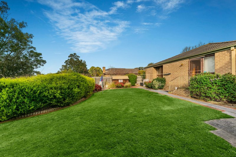 Photo - 25 Aldrin Drive, Mount Waverley VIC 3149 - Image 2