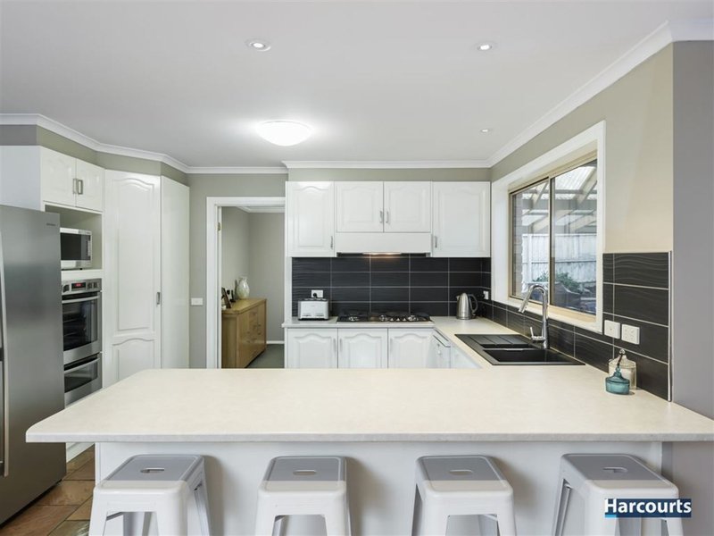 Photo - 25 Alexandra Court, Knoxfield VIC 3180 - Image 2