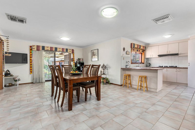 Photo - 25 Alma Street, Craigieburn VIC 3064 - Image 3