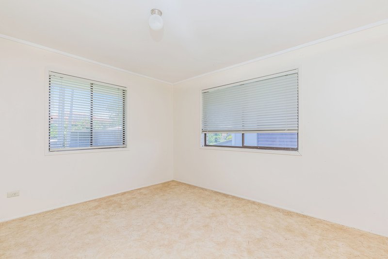 Photo - 25 Aloomba Court, Redcliffe QLD 4020 - Image 11