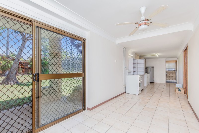 Photo - 25 Aloomba Court, Redcliffe QLD 4020 - Image 12