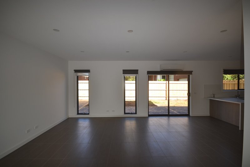 Photo - 2/5 Ameily Crescent, Reservoir VIC 3073 - Image 2