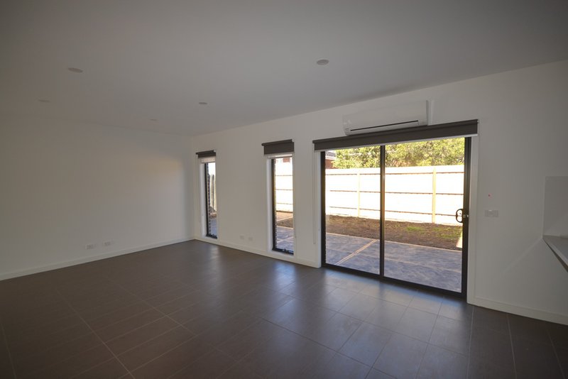 Photo - 2/5 Ameily Crescent, Reservoir VIC 3073 - Image 3