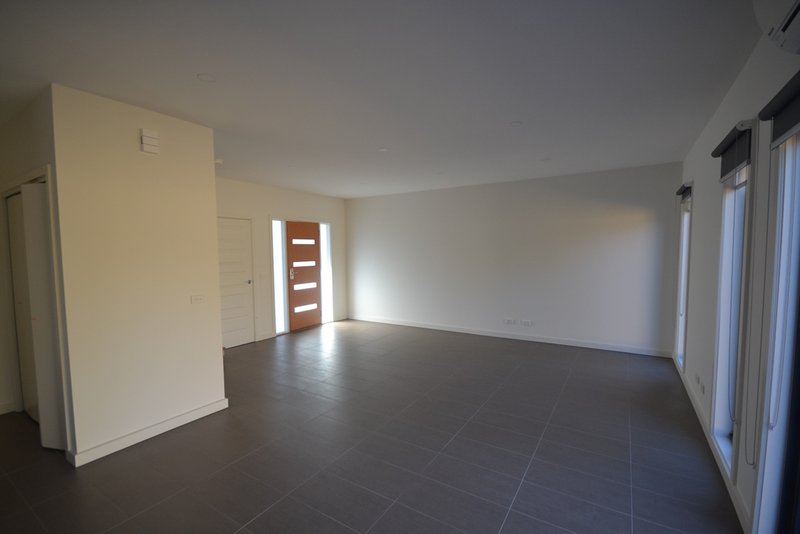 Photo - 2/5 Ameily Crescent, Reservoir VIC 3073 - Image 4