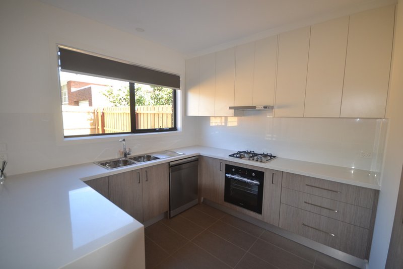 Photo - 2/5 Ameily Crescent, Reservoir VIC 3073 - Image 5