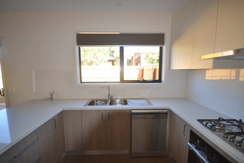 Photo - 2/5 Ameily Crescent, Reservoir VIC 3073 - Image 6
