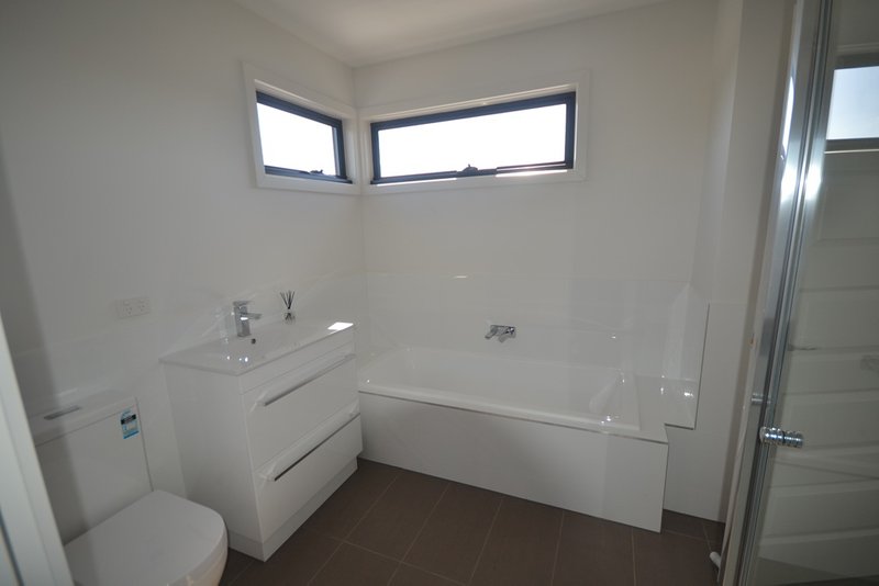 Photo - 2/5 Ameily Crescent, Reservoir VIC 3073 - Image 12