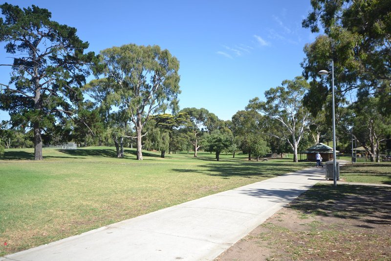 Photo - 2/5 Ameily Crescent, Reservoir VIC 3073 - Image 17