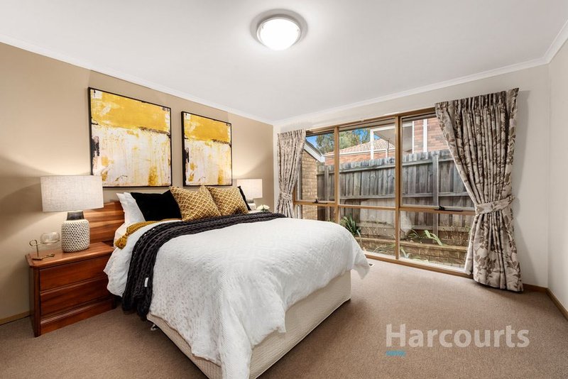 Photo - 25 Amersham Drive, Wantirna VIC 3152 - Image 8