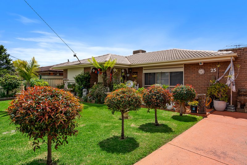 Photo - 25 Baguley Crescent, Kings Park VIC 3021 - Image 1