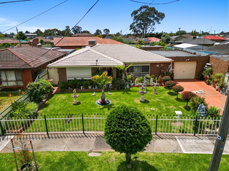 Photo - 25 Baguley Crescent, Kings Park VIC 3021 - Image 2