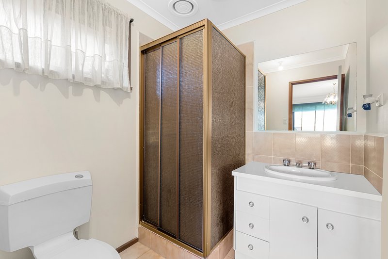 Photo - 25 Baguley Crescent, Kings Park VIC 3021 - Image 5
