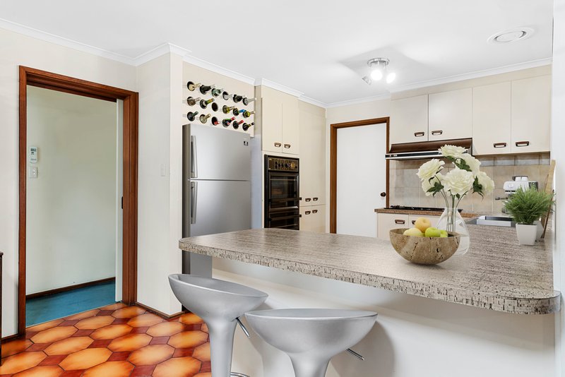 Photo - 25 Baguley Crescent, Kings Park VIC 3021 - Image 12
