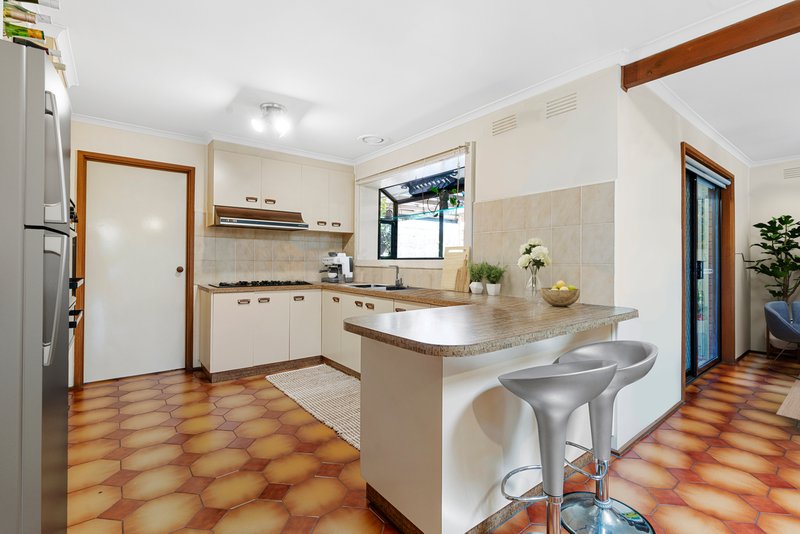 Photo - 25 Baguley Crescent, Kings Park VIC 3021 - Image 13