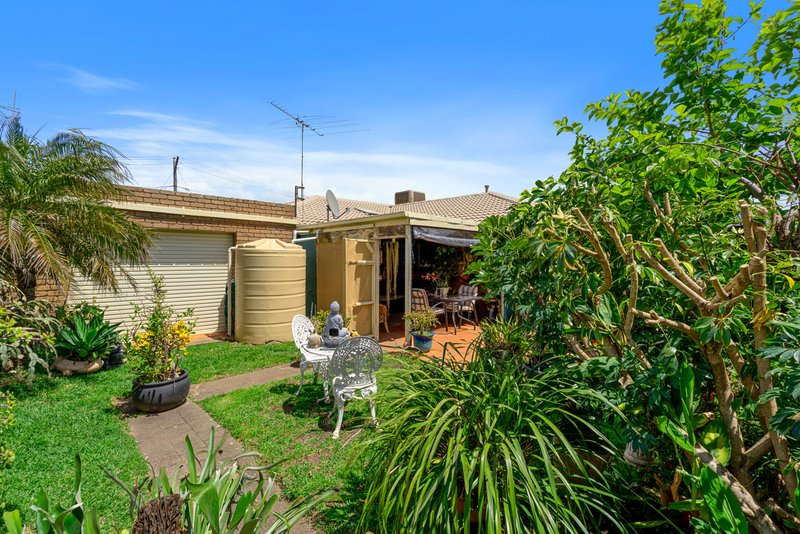 Photo - 25 Baguley Crescent, Kings Park VIC 3021 - Image 15