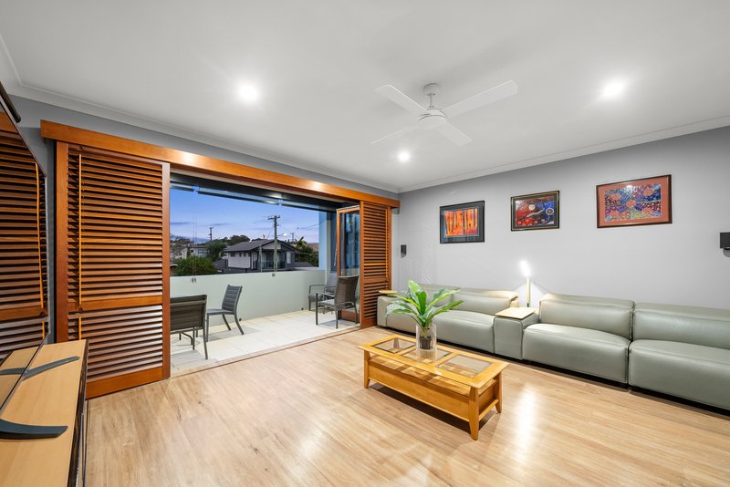 Photo - 2/5 Bali Avenue, Palm Beach QLD 4221 - Image 11