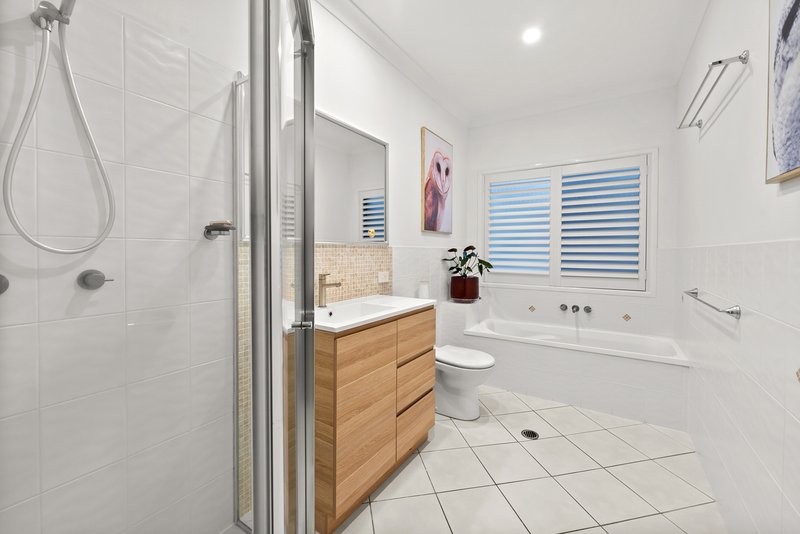 Photo - 2/5 Bali Avenue, Palm Beach QLD 4221 - Image 17