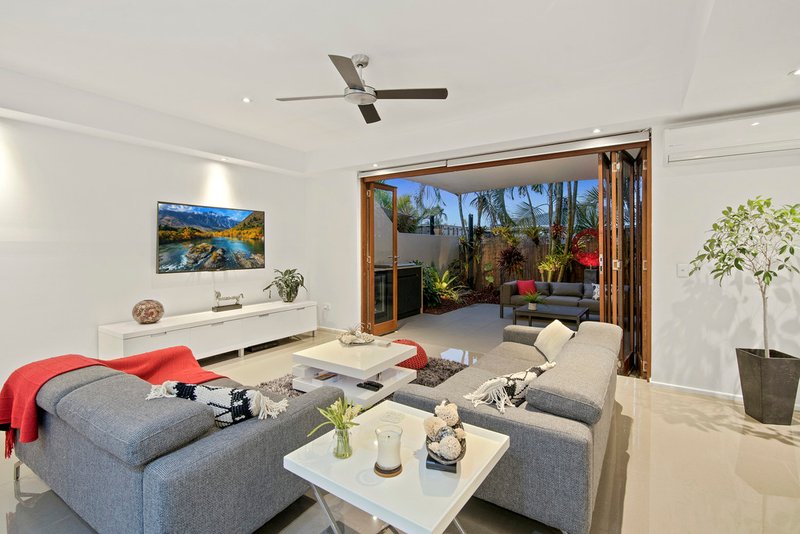 Photo - 2/5 Bali Avenue, Palm Beach QLD 4221 - Image 3