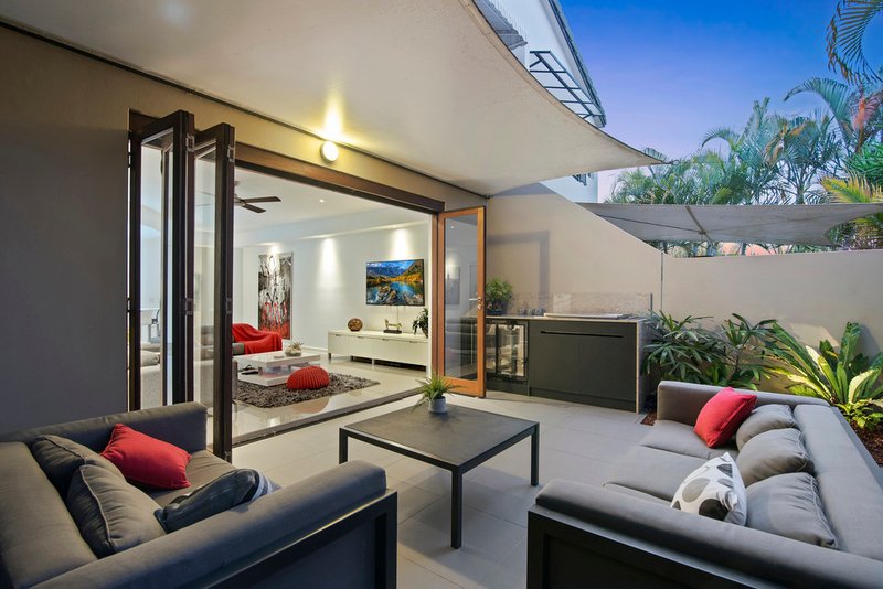 Photo - 2/5 Bali Avenue, Palm Beach QLD 4221 - Image 4