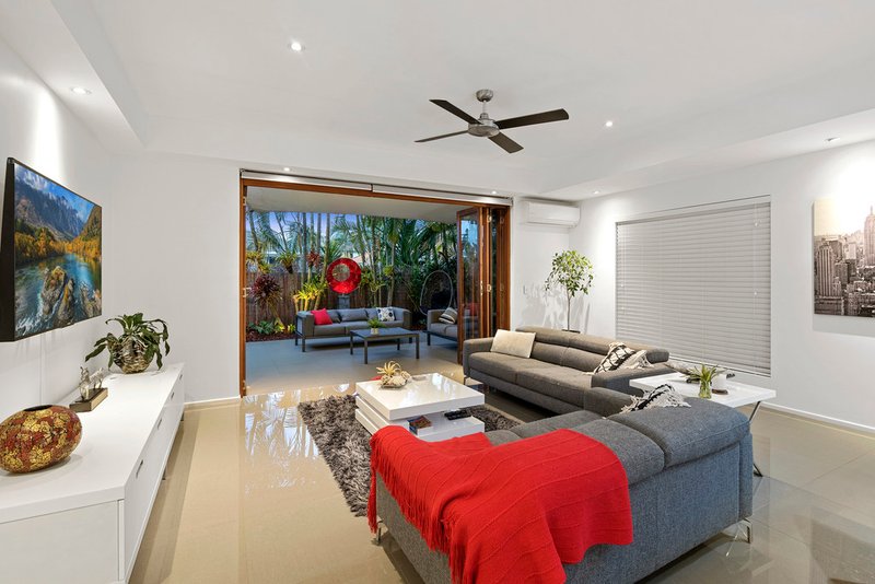 Photo - 2/5 Bali Avenue, Palm Beach QLD 4221 - Image 9