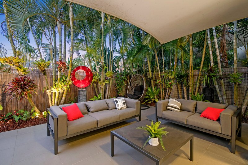 Photo - 2/5 Bali Avenue, Palm Beach QLD 4221 - Image 14