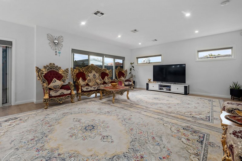 Photo - 2/5 Balmain Court, Lalor VIC 3075 - Image 7