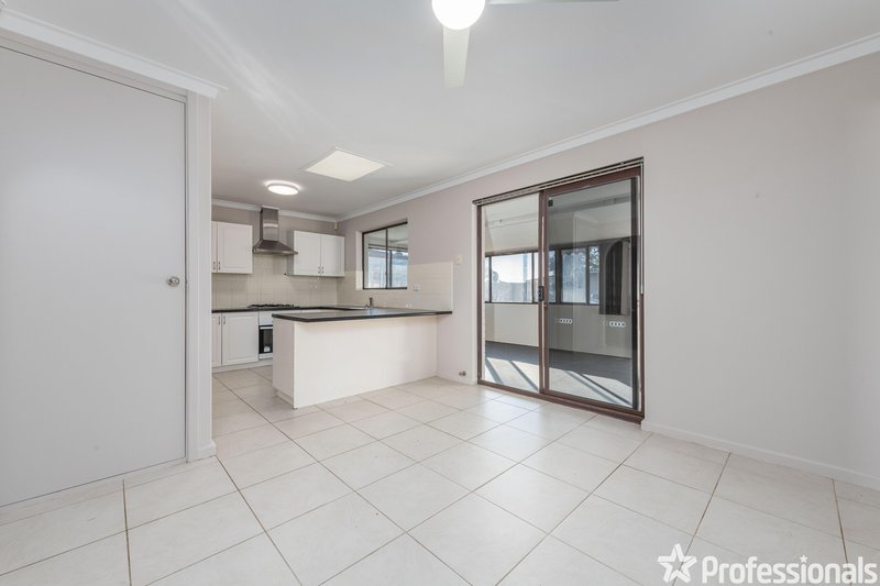 Photo - 25 Bampton Way, Warnbro WA 6169 - Image 5