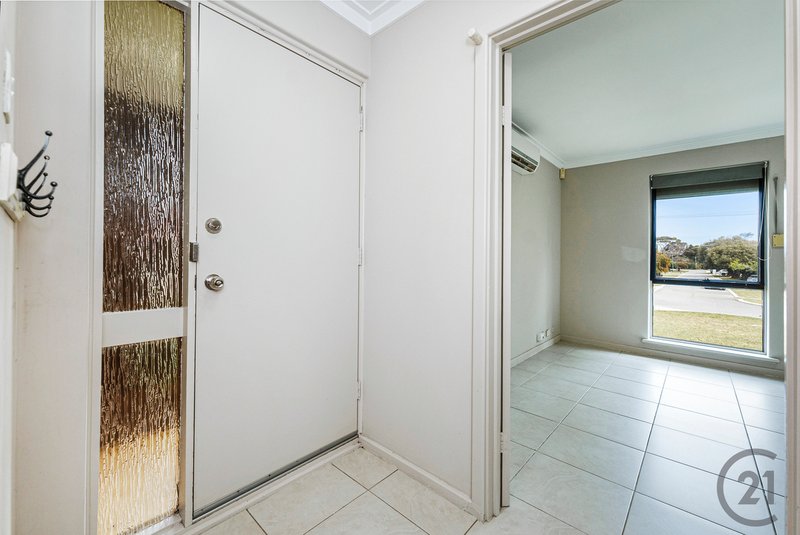 Photo - 25 Bampton Way, Warnbro WA 6169 - Image 4
