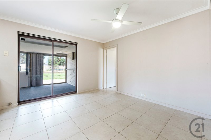 Photo - 25 Bampton Way, Warnbro WA 6169 - Image 5