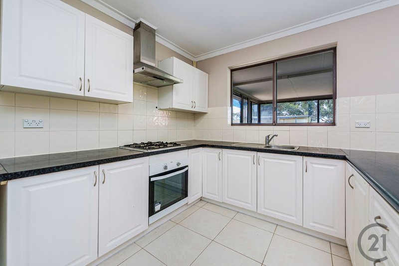 Photo - 25 Bampton Way, Warnbro WA 6169 - Image 6