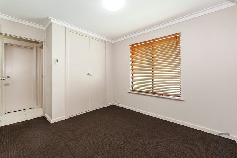 Photo - 25 Bampton Way, Warnbro WA 6169 - Image 8