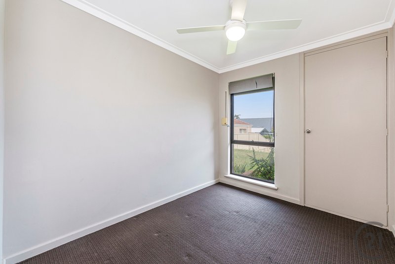 Photo - 25 Bampton Way, Warnbro WA 6169 - Image 10