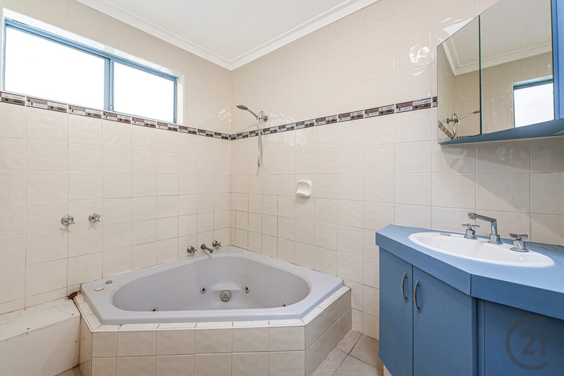 Photo - 25 Bampton Way, Warnbro WA 6169 - Image 11
