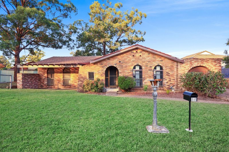 25 Bannockburn Ave , St Andrews NSW 2566