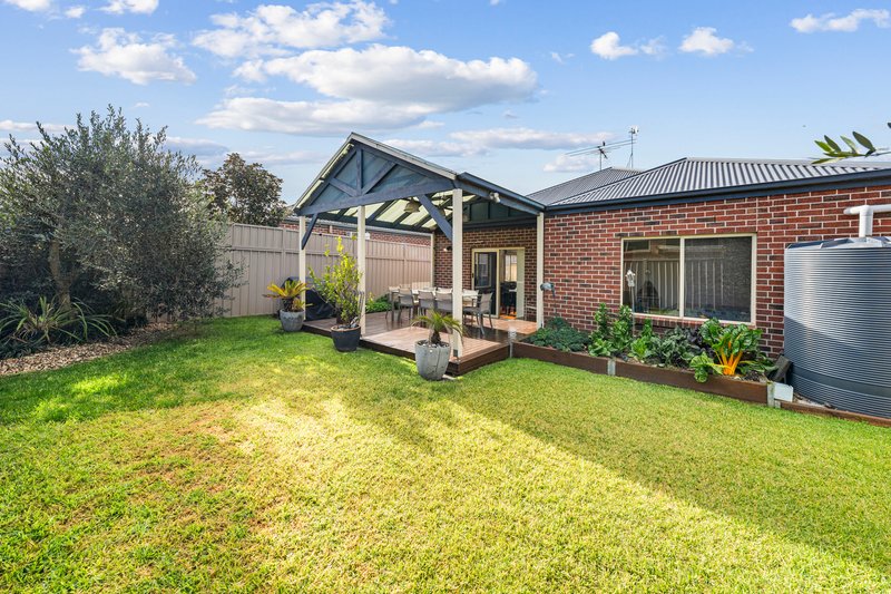 Photo - 25 Barringo Way, Caroline Springs VIC 3023 - Image 17