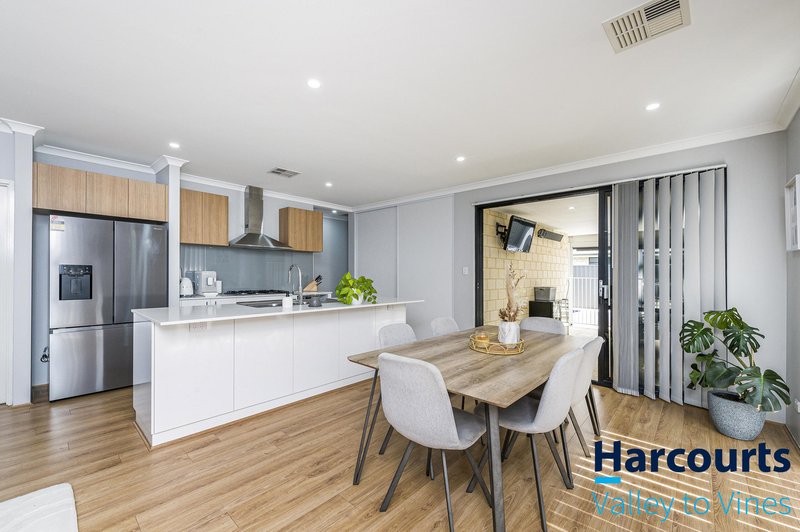 Photo - 25 Barton Street, Aveley WA 6069 - Image 4