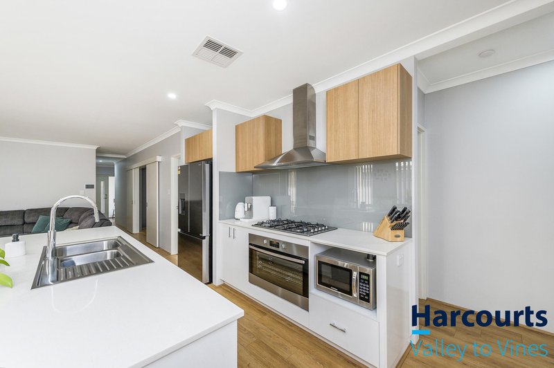 Photo - 25 Barton Street, Aveley WA 6069 - Image 6