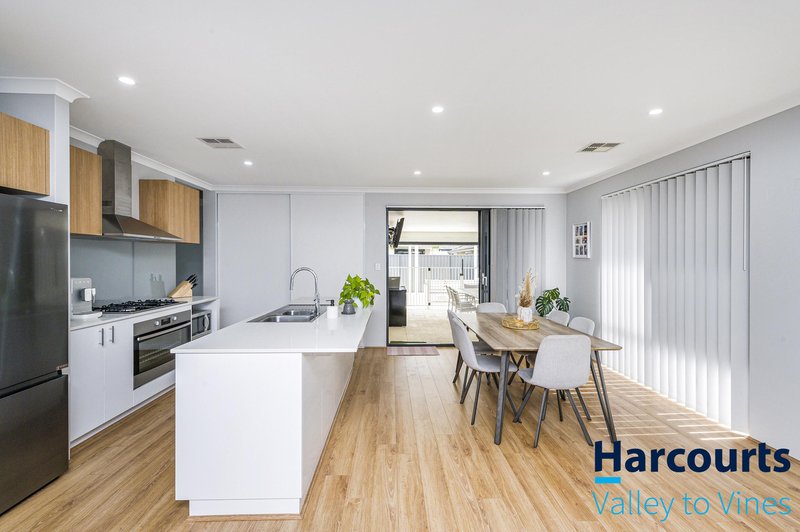 Photo - 25 Barton Street, Aveley WA 6069 - Image 7