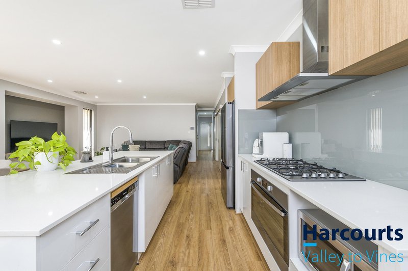 Photo - 25 Barton Street, Aveley WA 6069 - Image 9