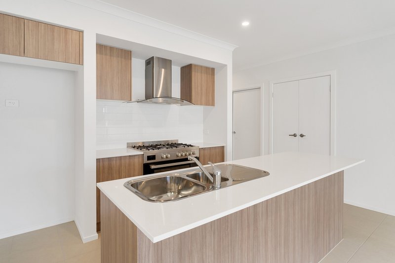 Photo - 25 Basil Drive, Wallan VIC 3756 - Image 3