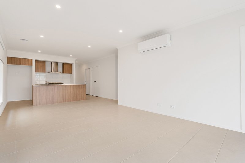 Photo - 25 Basil Drive, Wallan VIC 3756 - Image 4
