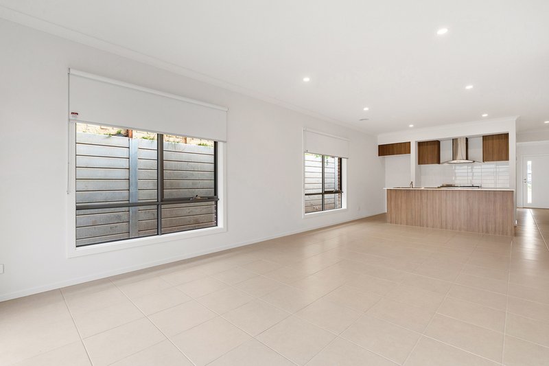 Photo - 25 Basil Drive, Wallan VIC 3756 - Image 5