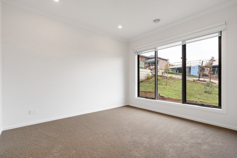 Photo - 25 Basil Drive, Wallan VIC 3756 - Image 7