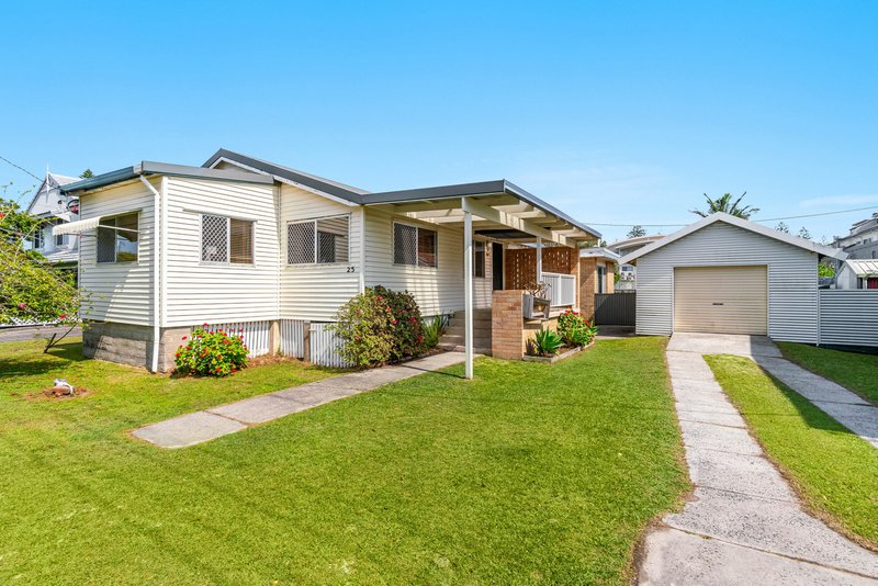 Photo - 25 Beach Street, Yamba NSW 2464 - Image 2