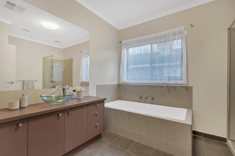 Photo - 25 Beechville Place, Craigieburn VIC 3064 - Image 18