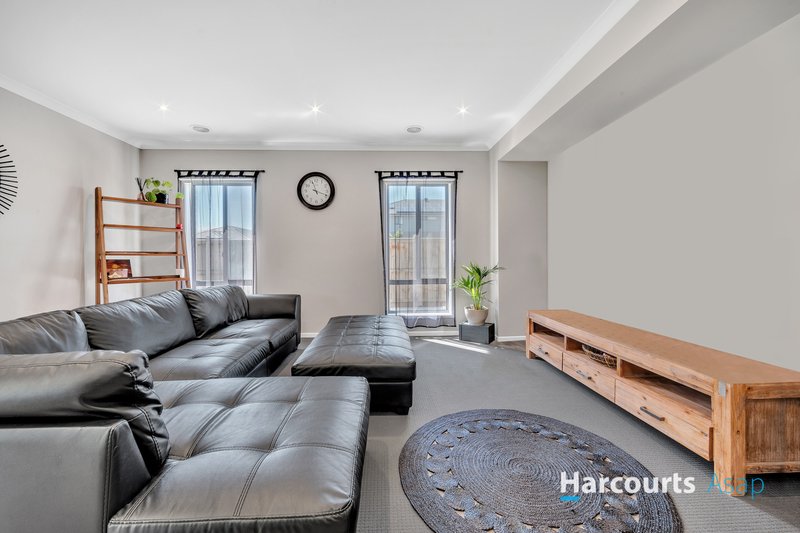 Photo - 25 Bernardins Street, Clyde North VIC 3978 - Image 6