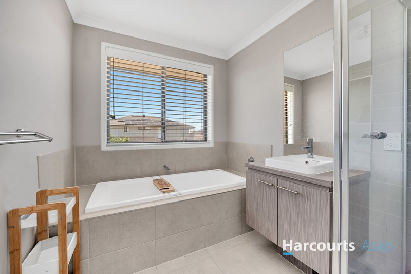 Photo - 25 Bernardins Street, Clyde North VIC 3978 - Image 14