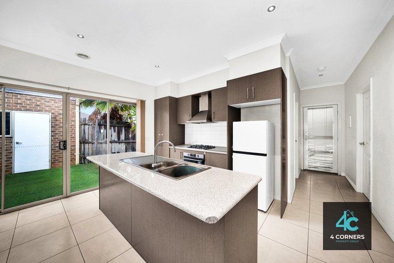 Photo - 2/5 Bernhardt Avenue, Hoppers Crossing VIC 3029 - Image 6